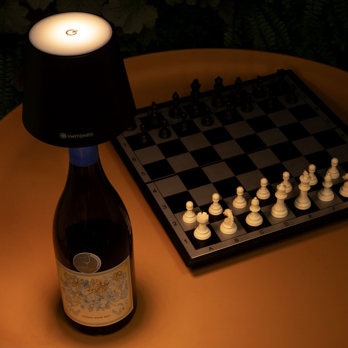 Switched Universal Rechargeable Bottle lamp - Black